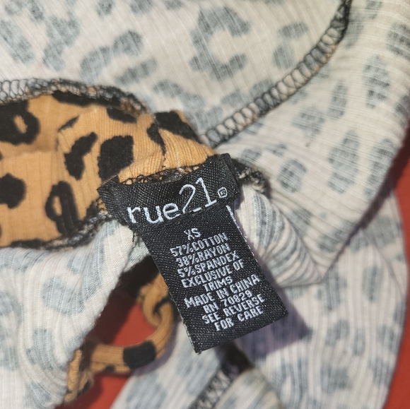 Lace up back cheetah print crop top - Picture 6 of 6